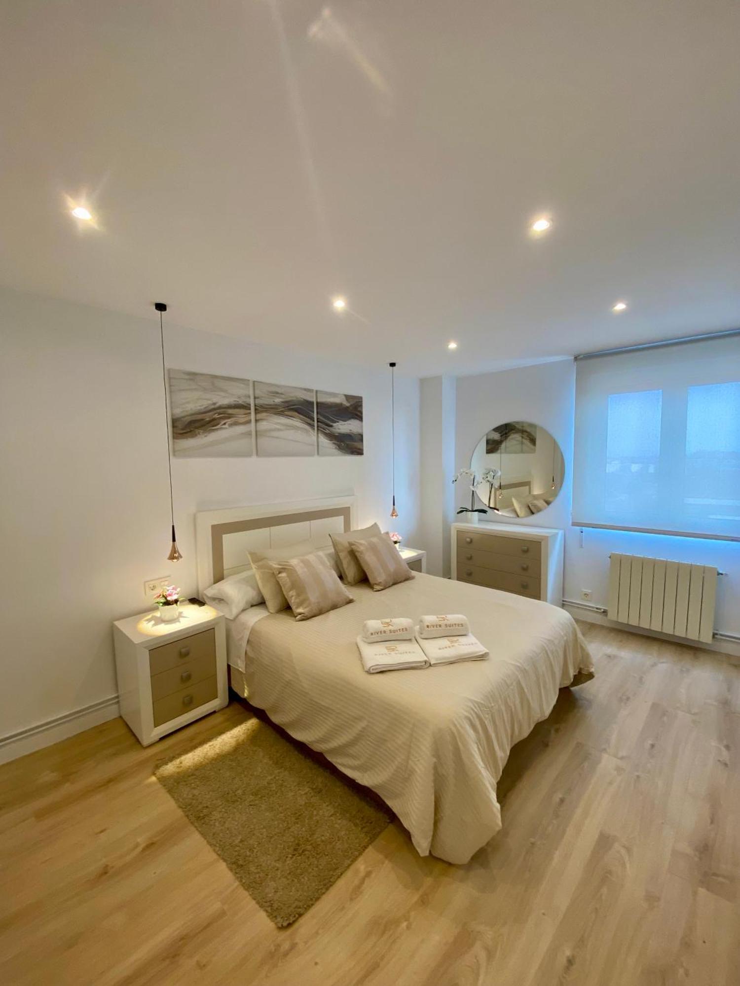 Apartamento De Lujo River Suites ซานตานเดร์ ภายนอก รูปภาพ